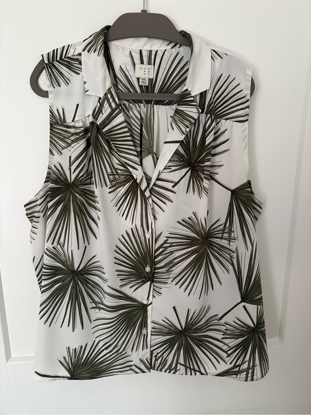 a new day White Sleeveless Palm-Print Button Down Shirt